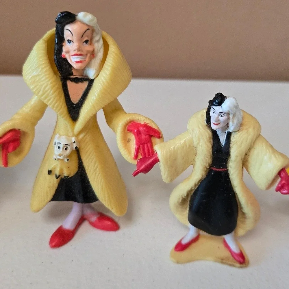 Disney 101 Dalmatians Toy Lot Cruella de Vil Dalmatian figure pull back Vehicles
